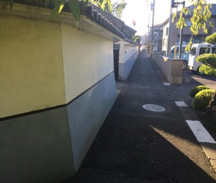 横浜市寺院の塀画像