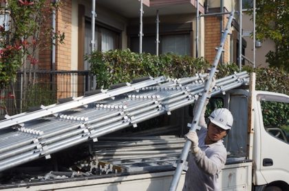 横浜市鶴見区外壁塗装工事足場設置作業