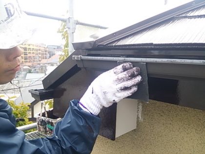 住宅塗装　横浜市　雨樋　塗り替え　ケレン