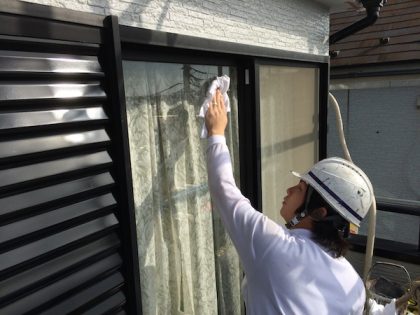 外壁塗装仕上げ窓拭き