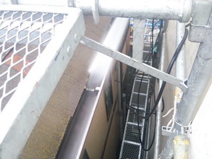 雨樋高圧洗浄作業