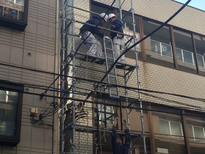 外壁リフォーム足場設置作業