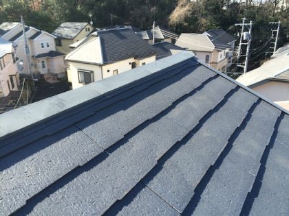 棟板金塗装前のコロニアル葺屋根