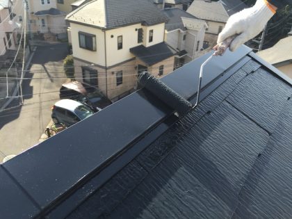 棟板金塗装の上塗り作業