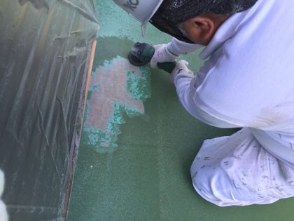 ベランダ防水ケレン作業