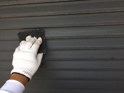 雨戸ケレン作業