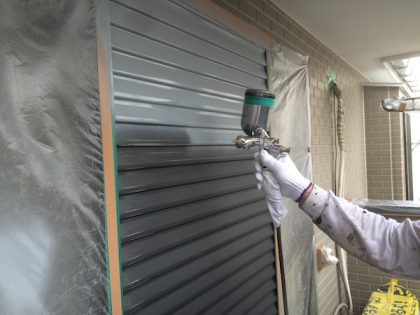 雨戸吹付塗装