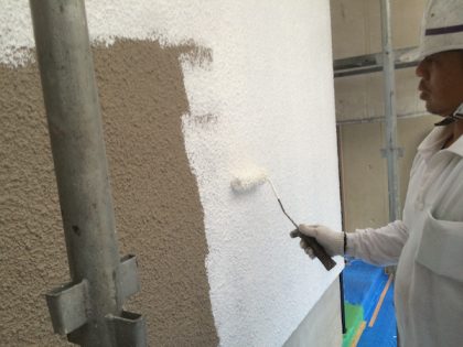 外壁下塗り作業