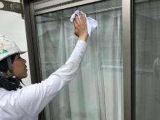 横浜市戸塚区Y様邸インディフレッシュセラ外壁塗装施工後清掃作業