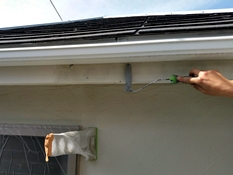 横浜市戸塚区Y様邸破風塗り替え下塗り施工中