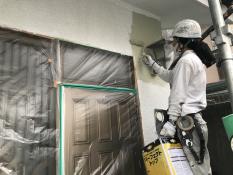横浜市戸塚区W様邸外壁塗装上塗り１回目施工中