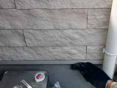 横浜市戸塚区Y様邸水切り塗装施工前ケレン作業