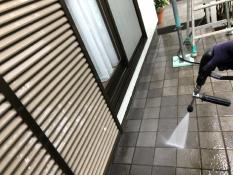 横浜市栄区Y様邸インディフレッシュセラ外壁塗装前高圧洗浄作業画像