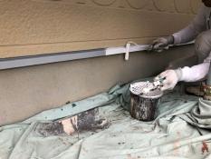 横浜市戸塚区N様邸水切り塗装上塗り１回目