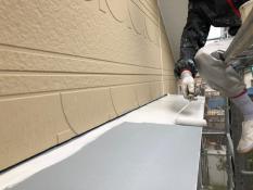 横浜市戸塚区N様邸霧除け庇塗装工事上塗り１回目