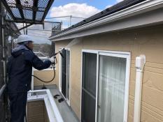 横浜市戸塚区N様邸外壁塗装前高圧洗浄作業
