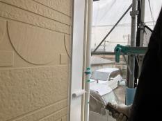 横浜市戸塚区N様邸コーナーモール塗装上塗り１回目