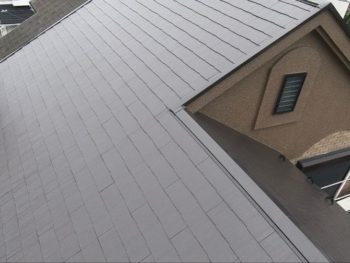 横浜市保土ヶ谷区G様邸ダイヤモンドコート屋根塗装施工後1年アフター点検画像