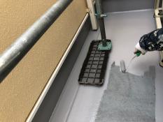 横浜市栄区S様邸FRP防水塗装上塗り1回目