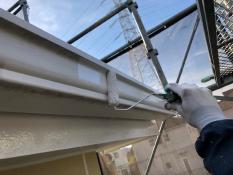 横浜市栄区S様邸雨樋塗替え上塗り1回目