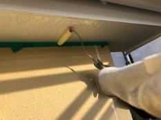 横浜市栄区S様邸軒天塗装下塗り