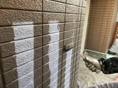 横浜市栄区S様邸玄関周り塗装上塗り1回目