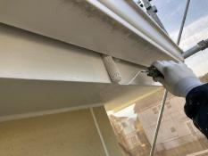 横浜市栄区S様邸破風塗り替え上塗り2回目