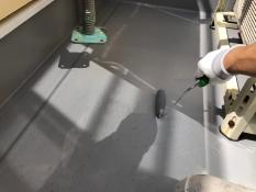 横浜市栄区S様邸FRP防水塗装上塗り2回目