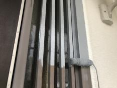 横浜市栄区N様邸玄関枠錆止め塗装中