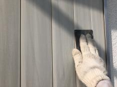 横浜市栄区N様邸雨戸塗り替え前ケレン作業