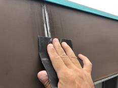 横浜市栄区N様邸シーリング打ち替え作業中