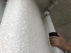 横浜市栄区N様邸雨樋塗装施工前ケレン作業