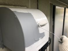 横浜市栄区N様邸換気フードペンキ塗り替え中