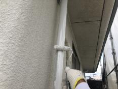 横浜市栄区N様邸雨樋塗装施工上塗り１回目