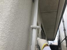 横浜市栄区N様邸雨樋塗装施工上塗り１回目