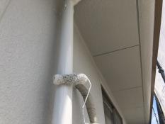 横浜市栄区N様邸雨樋塗装施工上塗り２回目