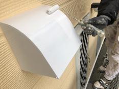 横浜市栄区S様邸換気フード上塗り2回目塗装中