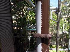 横浜市戸塚区H様邸ベランダ鉄柱塗装上塗り１回目