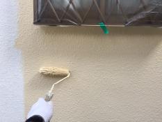 横浜市戸塚区H様邸外壁塗装上塗り１回目