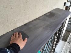 横浜市戸塚区H様邸霧除け庇塗装前ケレン作業