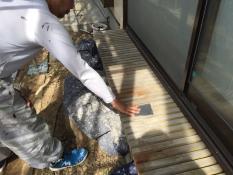 横浜市戸塚区H様邸濡縁塗装前ケレン作業