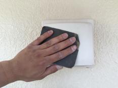 横浜市戸塚区H様邸換気フード塗装前ケレン作業