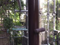 横浜市戸塚区H様邸ベランダ鉄柱塗装上塗り2回目