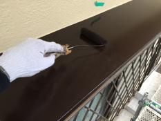 横浜市戸塚区H様邸霧除け庇塗装上塗り2回目