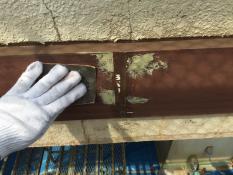 横浜市戸塚区H様邸幕板塗装前ケレン作業