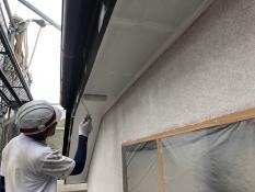 横浜市都筑区S様邸軒天上塗り１回目