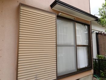 横浜市都筑区S様邸雨戸・戸袋塗装前