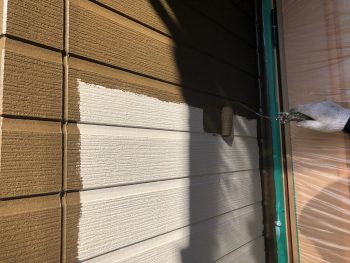 横浜市栄区F様ダイヤモンドコート外壁塗装上塗り１回目