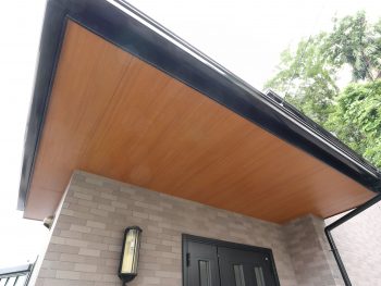 横浜市南区M様邸玄関庇軒天張替え