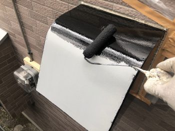 横浜市南区M様邸換気フード上塗り１回目